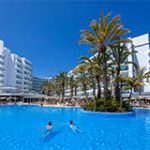 VIAJESEl Club Hotel Riu Papayas reabre en Playa del Inglés, Gran Canaria, completamente renovado 